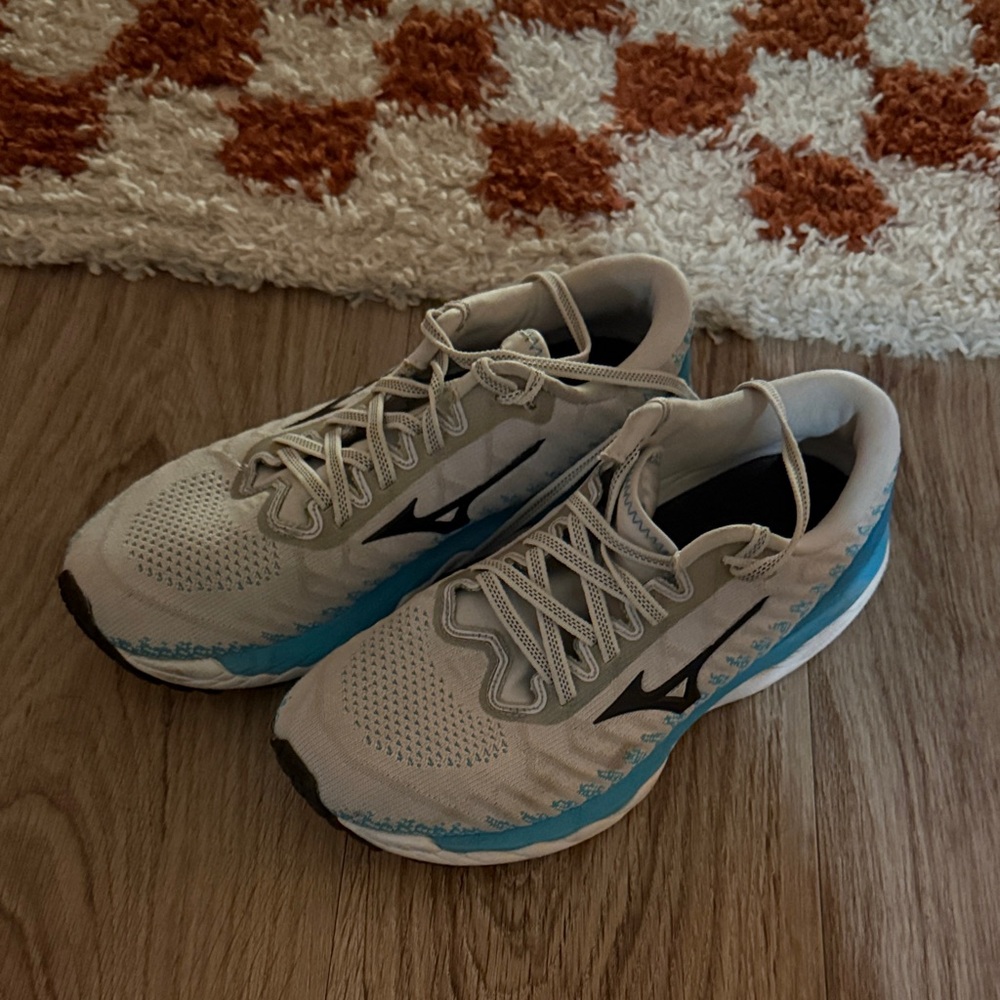 Mizuno White and Light Blue Athletic Shoes